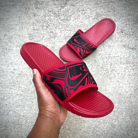 nike benassi slides red and black